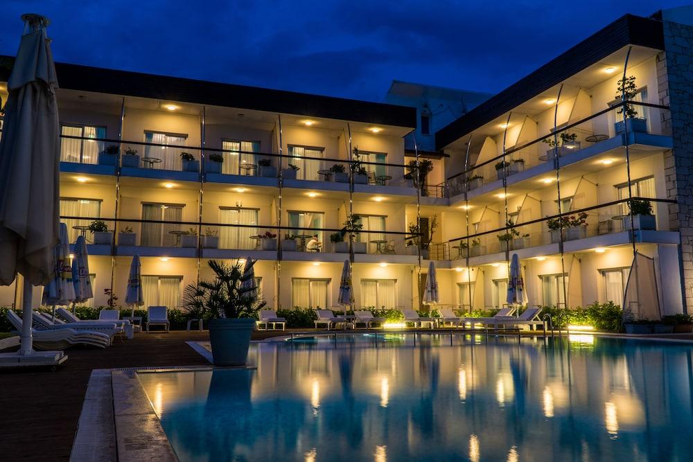 Otel Yeni Çeşme Esterno foto